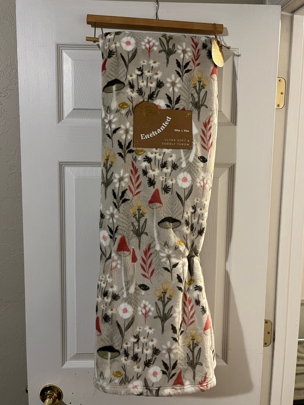 Oversized Ultra Soft Plush Floral & Mushroom Throw Blanket - Neutral Colors